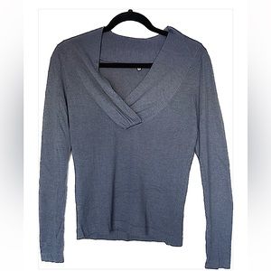 RW & CO Women’s V-Neck lightweight sweater